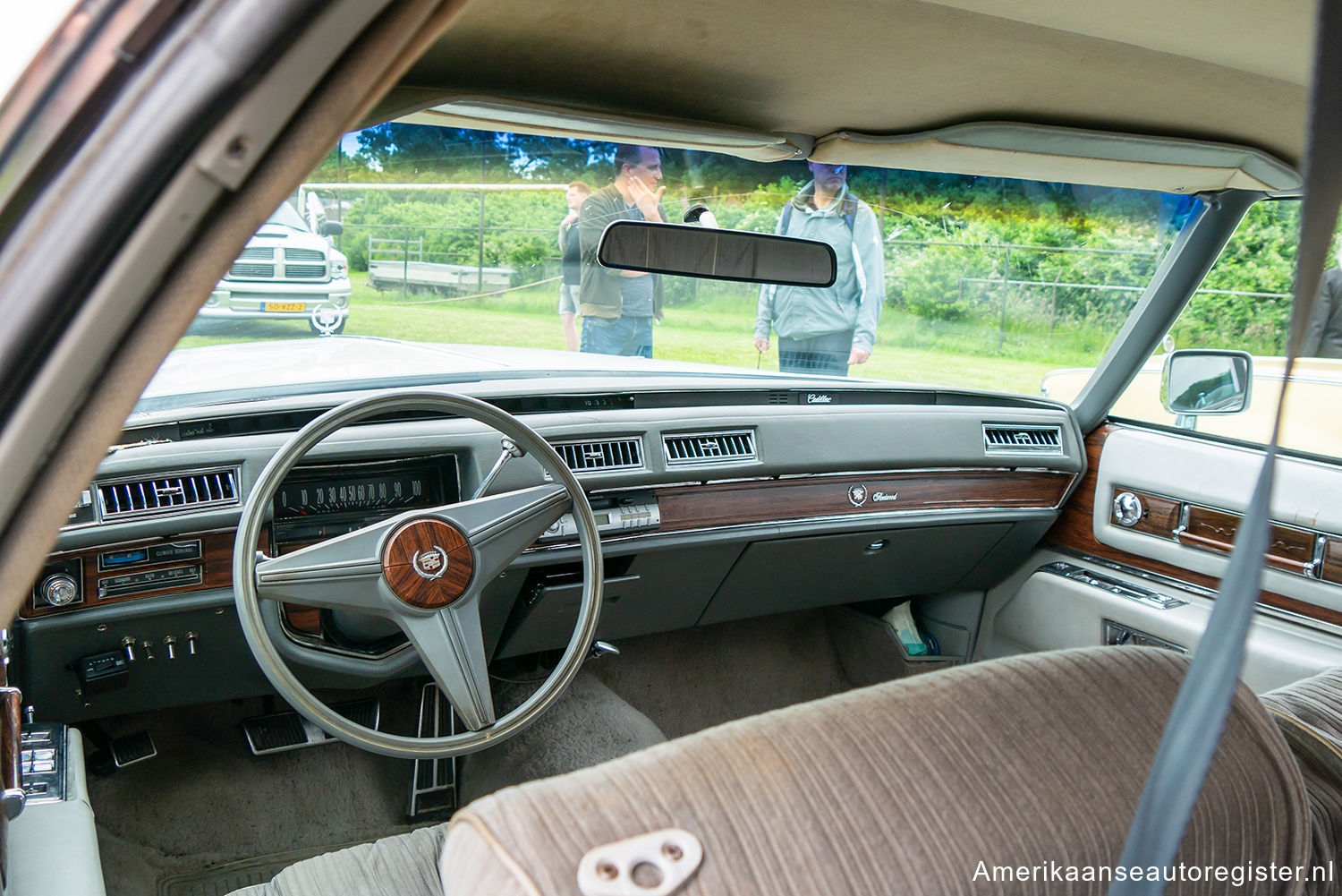 Cadillac Series 75 uit 1976